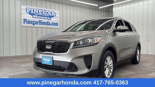 Titanium Silver 2019 Kia Sorento LX