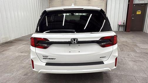 Platinum White Pearl 2026 Honda Odyssey Sport-L