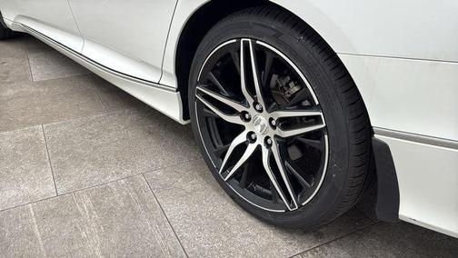 Platinum White Pearl 2021 Honda Accord Touring 2.0T