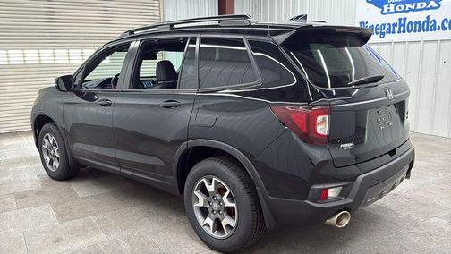 Crystal Black Pearl 2022 Honda Passport AWD TrailSport