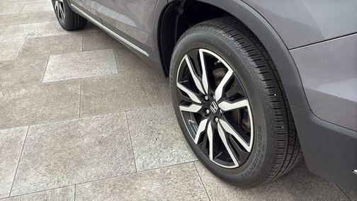 Modern Steel Metallic 2019 Honda Pilot Touring 8-Passenger