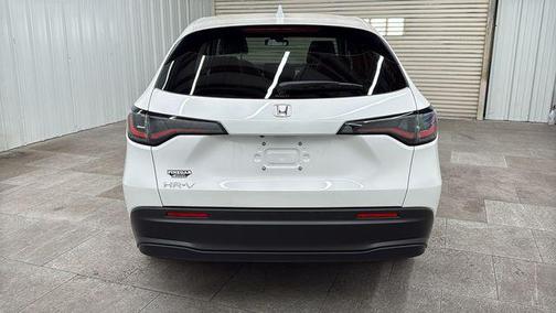 Platinum White Pearl 2026 Honda HR-V LX