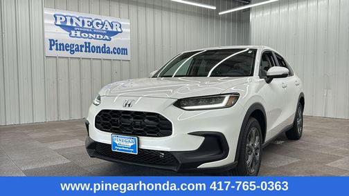 Platinum White Pearl 2026 Honda HR-V LX