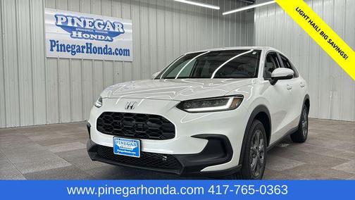 Platinum White Pearl 2026 Honda HR-V LX