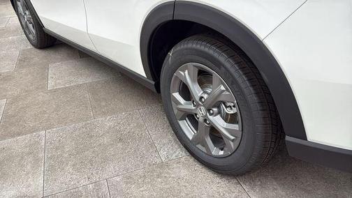 Platinum White Pearl 2026 Honda HR-V LX