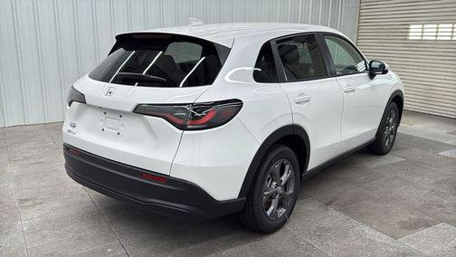 Platinum White Pearl 2026 Honda HR-V LX