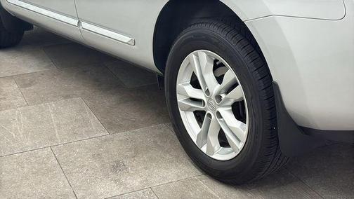 Brilliant Silver Metallic 2013 Nissan Rogue SV
