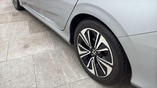 Lunar Silver Metallic 2018 Honda Civic EX-L