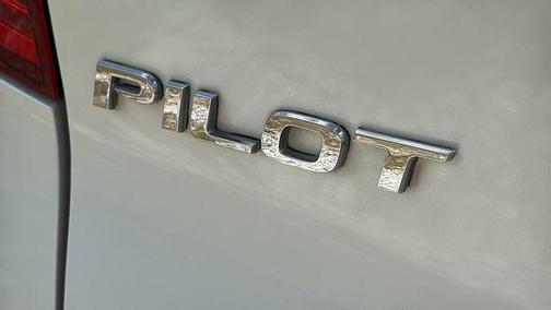 White Diamond Pearl 2016 Honda Pilot Touring