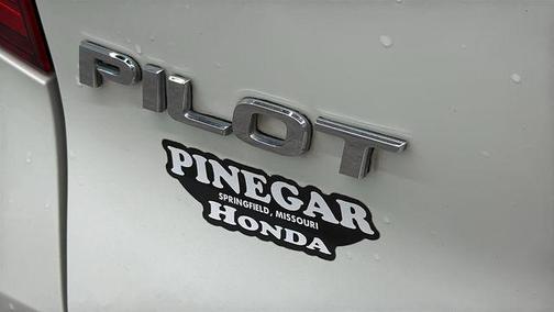 White Diamond Pearl 2016 Honda Pilot Touring