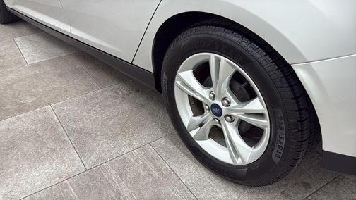Ingot Silver Metallic 2014 Ford Focus SE