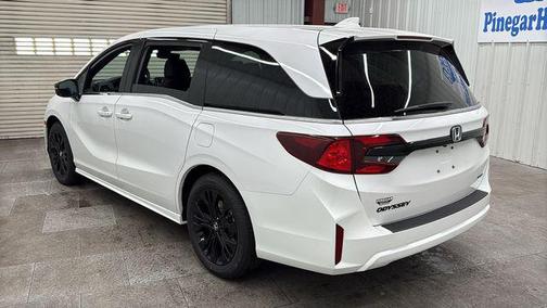 Platinum White Pearl 2026 Honda Odyssey Sport-L