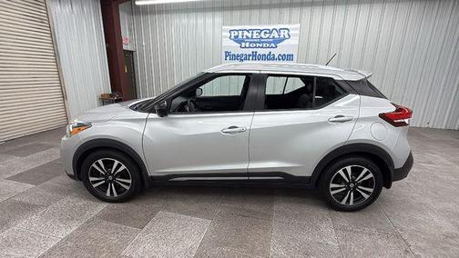 Brilliant Silver Metallic 2019 Nissan Kicks SR