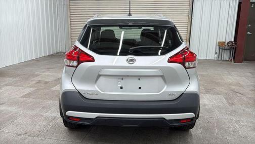 Brilliant Silver Metallic 2019 Nissan Kicks SR