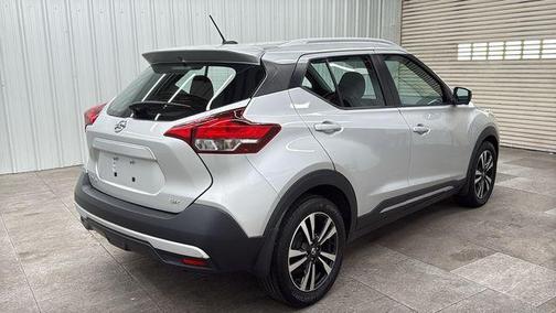 Brilliant Silver Metallic 2019 Nissan Kicks SR