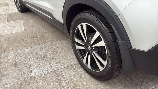 Brilliant Silver Metallic 2019 Nissan Kicks SR
