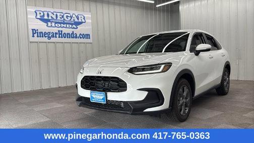 Platinum White Pearl 2027 Honda HR-V LX