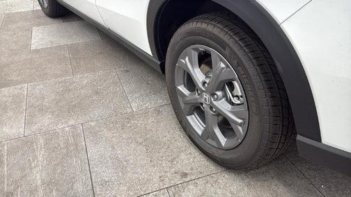 Platinum White Pearl 2027 Honda HR-V LX