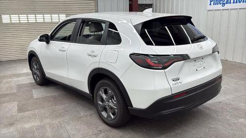 Platinum White Pearl 2027 Honda HR-V LX