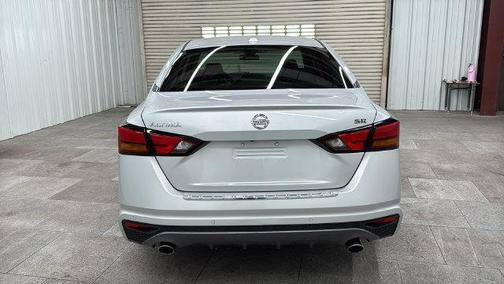 Brilliant Silver Metallic 2022 Nissan Altima SR FWD