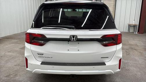 Platinum White Pearl 2026 Honda Odyssey Touring