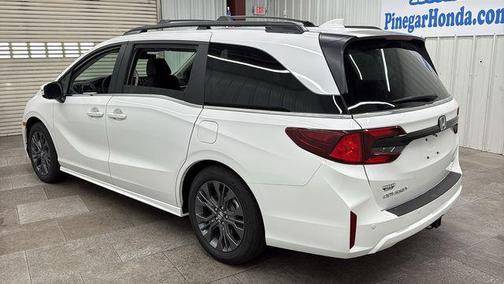 Platinum White Pearl 2026 Honda Odyssey Touring