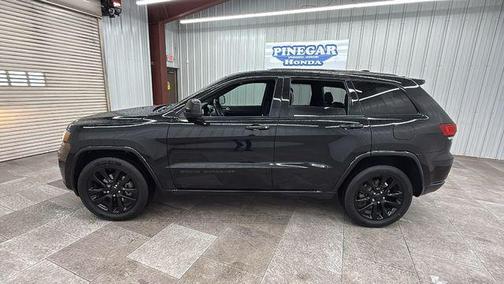 Diamond Black Crystal Pearlcoat 2020 Jeep Grand Cherokee Altitude