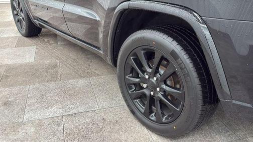 Diamond Black Crystal Pearlcoat 2020 Jeep Grand Cherokee Altitude