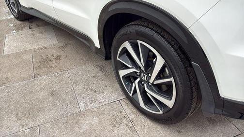 Platinum White Pearl 2019 Honda HR-V Sport