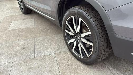 2022 Honda Pilot Touring 8-Passenger