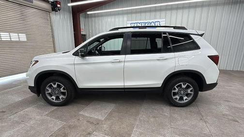 Platinum White Pearl 2023 Honda Passport AWD TrailSport