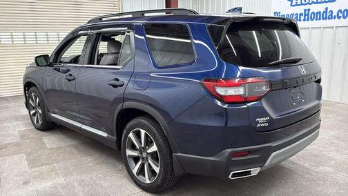 Obsidian Blue Pearl 2023 Honda Pilot AWD Elite