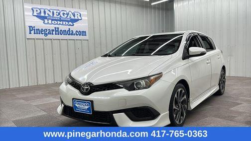Blizzard Pearl 2017 Toyota Corolla iM Base