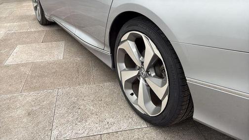 Lunar Silver Metallic 2018 Honda Accord Touring 2.0T