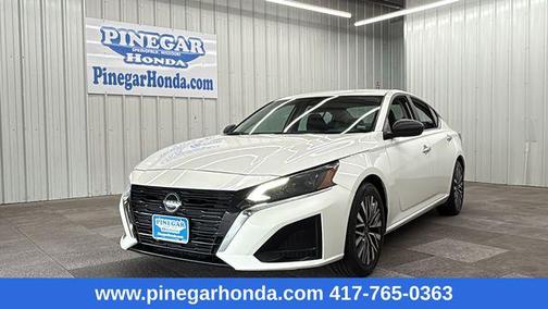 Pearl White Tricoat 2024 Nissan Altima 2.5 SV