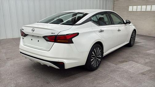 Pearl White Tricoat 2024 Nissan Altima 2.5 SV