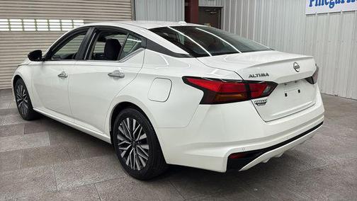 Pearl White Tricoat 2024 Nissan Altima 2.5 SV