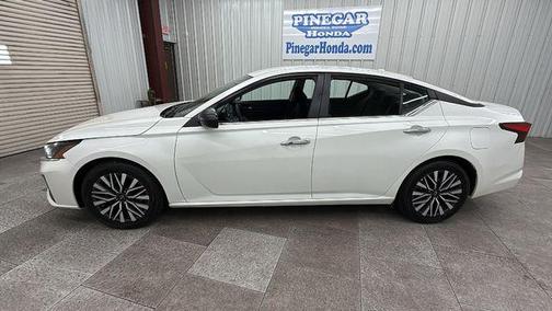 Pearl White Tricoat 2024 Nissan Altima 2.5 SV