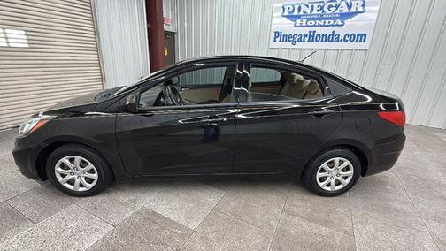 Ultra Black Pearl 2014 Hyundai Accent GLS