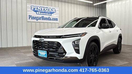 Summit White 2025 Chevrolet Trax FWD ACTIV