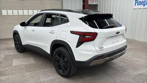 Summit White 2025 Chevrolet Trax FWD ACTIV