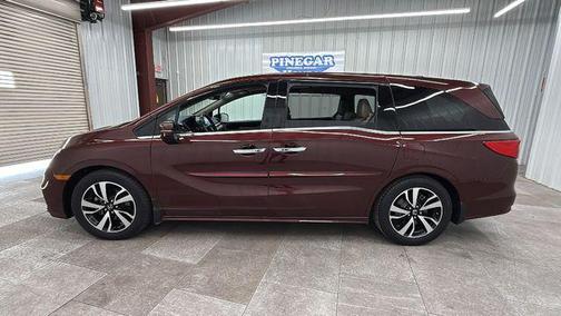 Deep Scarlet Pearl 2018 Honda Odyssey Elite