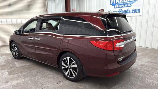 Deep Scarlet Pearl 2018 Honda Odyssey Elite