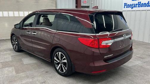 Deep Scarlet Pearl 2018 Honda Odyssey Elite