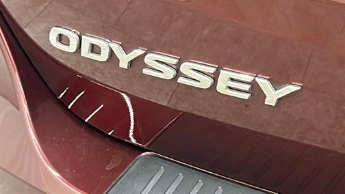 Deep Scarlet Pearl 2018 Honda Odyssey Elite