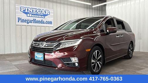 Deep Scarlet Pearl 2018 Honda Odyssey Elite