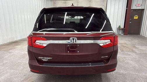 Deep Scarlet Pearl 2018 Honda Odyssey Elite