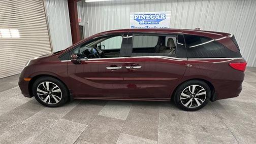 Deep Scarlet Pearl 2018 Honda Odyssey Elite