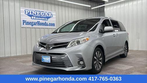 Silver Sky Metallic 2018 Toyota Sienna XLE Premium