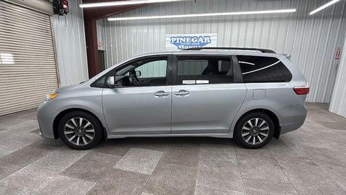 Silver Sky Metallic 2018 Toyota Sienna XLE Premium